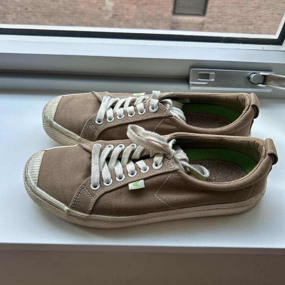 Cariuma "OCA low" sneakers